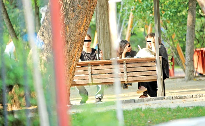 
    … şi sudează  ţigărileFoto: Mihai Ionescu  