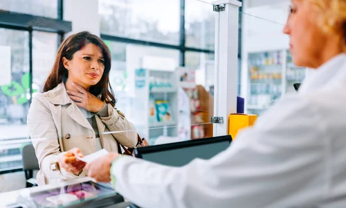 Foto farmacie pacient generala Shutterstock png