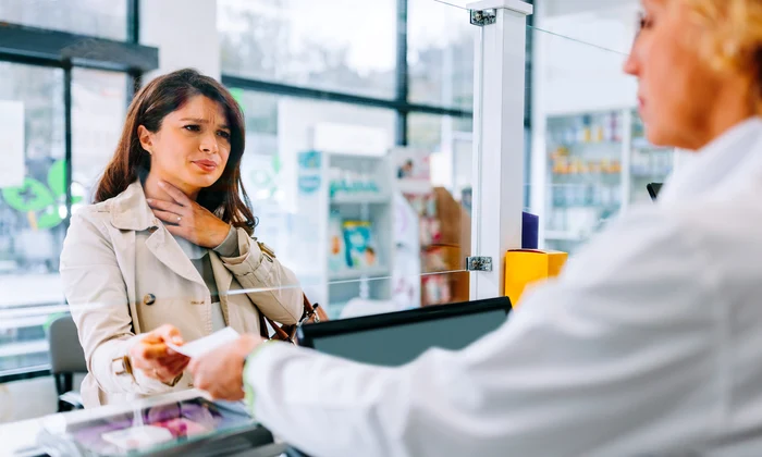 Foto farmacie pacient generala Shutterstock png