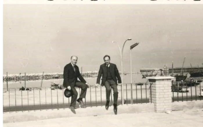Mircea Ulubeanu (stânga) cu Mircea Lateş Colecție familia Ulubeanu