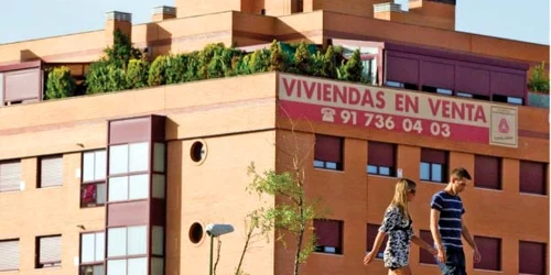 Prăbuşirea pieţei imobiliare spaniole a lovit în egală măsură dezvoltatorii, populaţia şi băncile