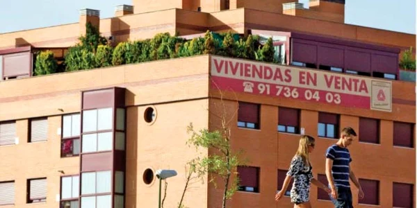 Prăbuşirea pieţei imobiliare spaniole a lovit în egală măsură dezvoltatorii, populaţia şi băncile