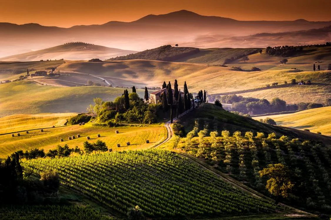
    Toscana, Italia. Senzaţia pe care o ai plimbăndu-te la pas în această minunată zonă cu ruine antice şi să pescuieşti este întrecută doar de gustul vinuluitravelseizing.com  