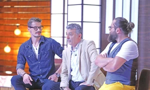 Alături de colegii lui, Silviu Chelaru şi Cosmin Tudoran, de la „MasterChef”, emisiune care va fi difuzată de luni până joi, de la 22 30, la PRO TV jpeg
