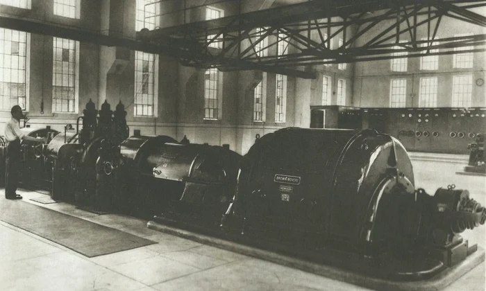 Centrala electrică cu turbină de abur de 2000 KW de la Fabrica de Hârtie Letea, în 1930