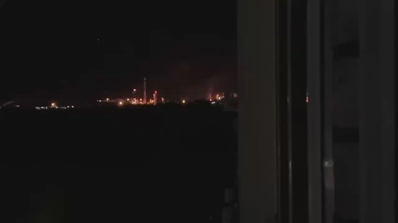 Rafinăria din Saratov, zguduită de explozii după un atac cu drone în adâncul teritoriului rus