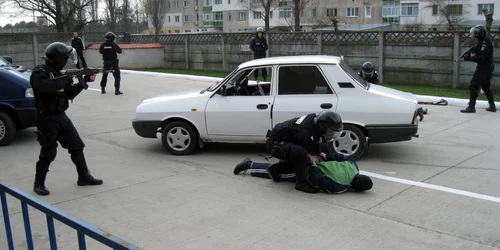 Jandarmii au intervenit pentru calmarea spiritelor. FOTO: ARHIVĂ NICOLETA BUTNARU