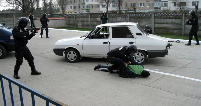 Jandarmii au intervenit pentru calmarea spiritelor. FOTO: ARHIVĂ NICOLETA BUTNARU