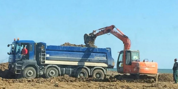 Drumul Mamaia - Năvodari distrus de şantierul Teldrum Sursa foto Costel Aurelian Dumitraşcu