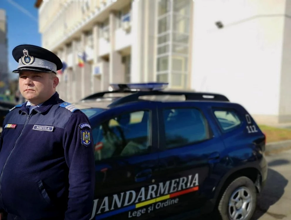 Valentin Necula a salvat două femei dintr-un accident rutier, într-o seară când mergea spre unitate FOTO Jandarmeria Ialomiţa