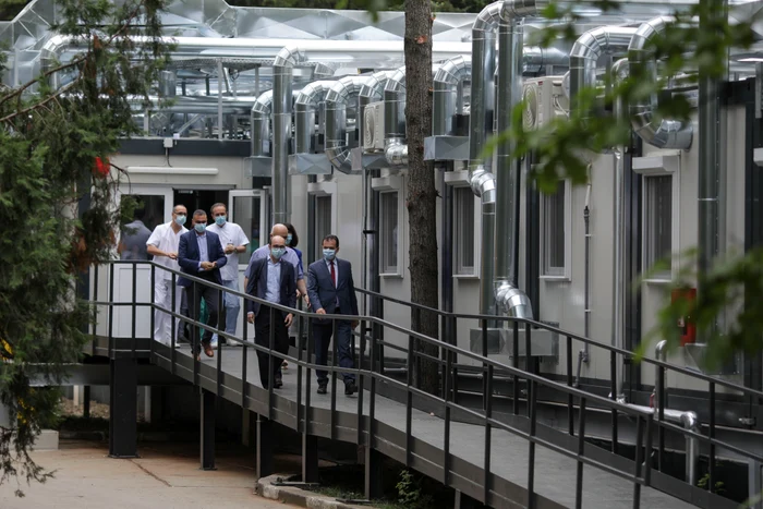 Vizită la secția ATI din curtea spitalului EliasInquam Photos / Octav Ganea