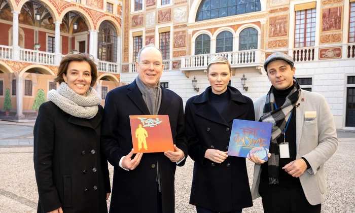 Albert și Charlene în curtea Palatului jpg