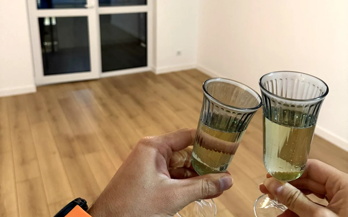 Un român s-a mândrit că a cheltuit 208.000 de euro pentru noua sa locuință. 