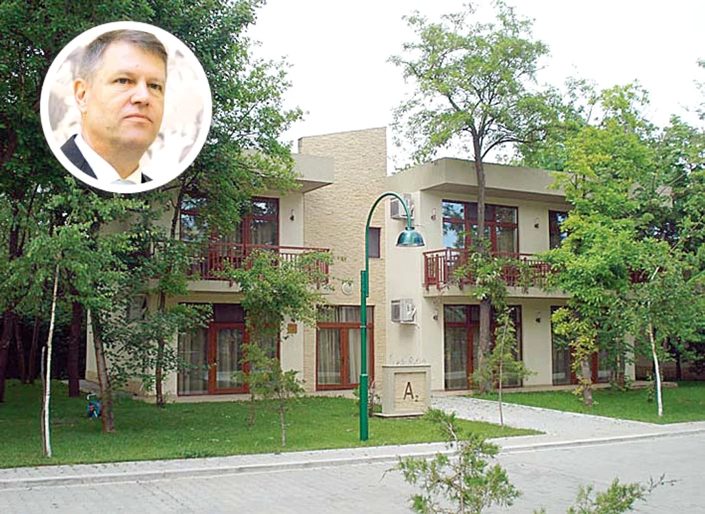 
    Klaus Iohannis  a ajuns, ieri, la vila de  protocol de la Neptun  