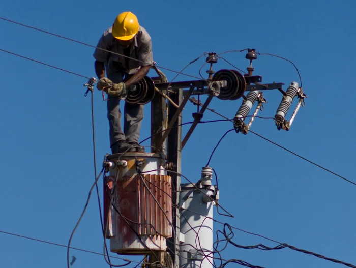 În urma licitaţiei, municipalitatea ar trebui să obţină un preţ mai bun la energia electrică şi să reducă cheltuielile. Foto: Arhiva adevarul.ro