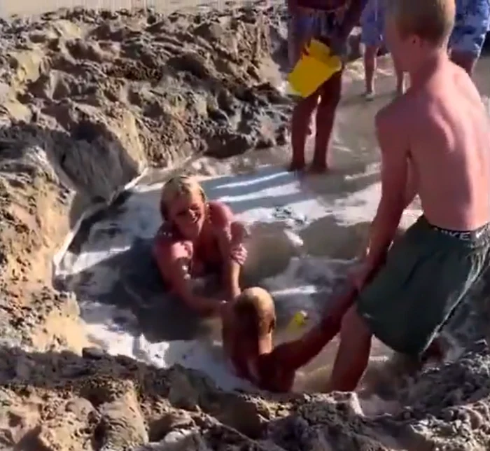 Salvamarii au reușit să-i scoată în siguranță. FOTO: captură video X