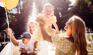 lovely family dressed same clothes sits fountain with their children yellow balloons jpg