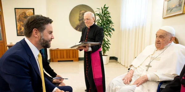 Papa Francisc a primit duminică, 20 aprilie 2025, vizita vicepreședintelui american J.D. Vance (© Vatican News)