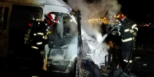 incendiu microbuz Foto Opinia timisoarei jpg