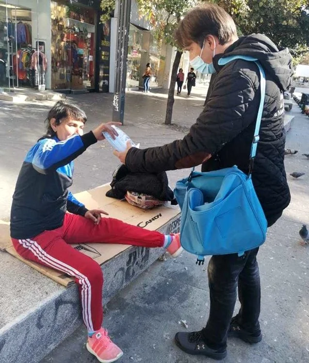 Echipe de la DGASMB le fac cumpărăturile bătrânilor înscriși pentru acest serviciu social