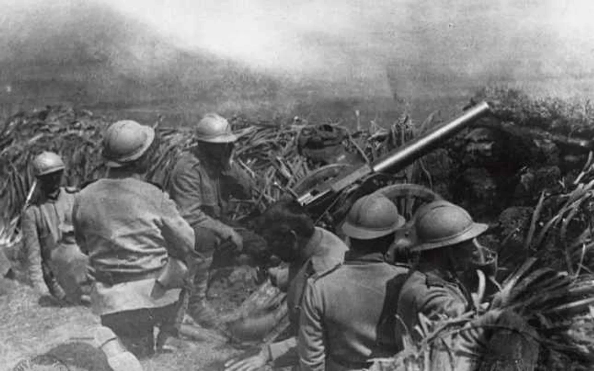 Tun de artilerie de calibru 75 mm, în poziţie de tragere la Mărăşti