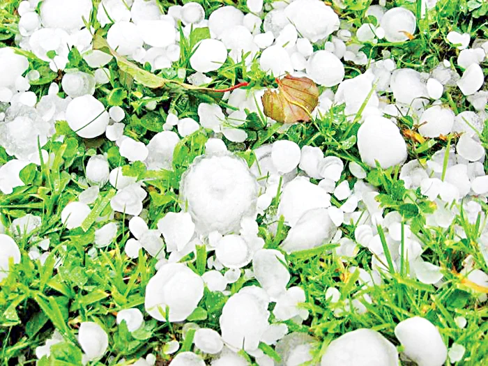 Bucăţile de gheaţă căzute aveau chiar şi dimensiunea ouălor de gâscă