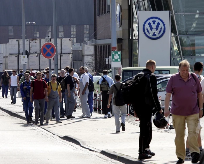 În oraşul Wolfsburg, unde se află sediul Volkswagen, peste jumătate dintre locuitori lucrează pentru grupul german FOTO AP