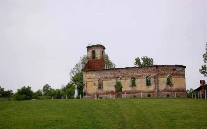 Biserica ortodoxă de la Nadăş a renăscut FOTO Ş.Both