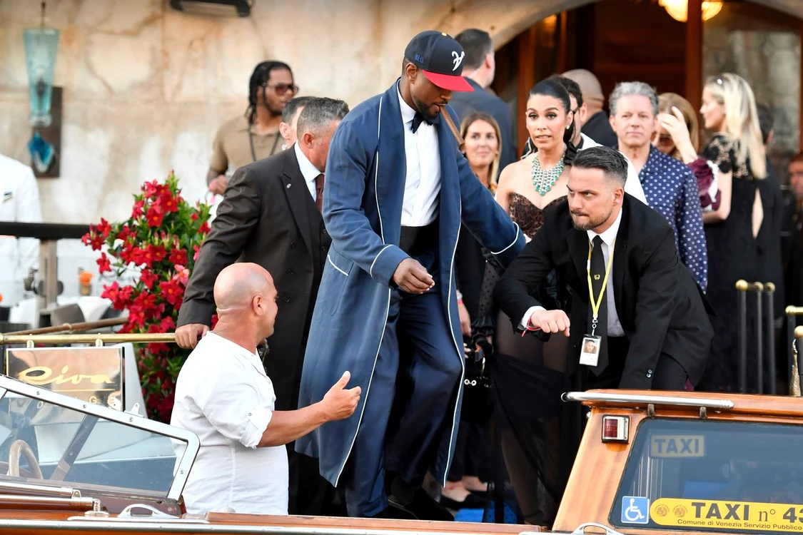Usher la petrecerea în pijama FOTO Profimedia 