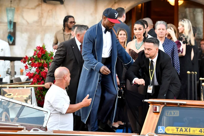 Usher la petrecerea în pijama FOTO Profimedia