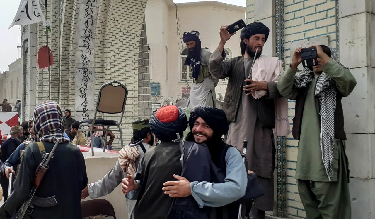 
    Talibani în Kabulfoto: EPA-EFE  