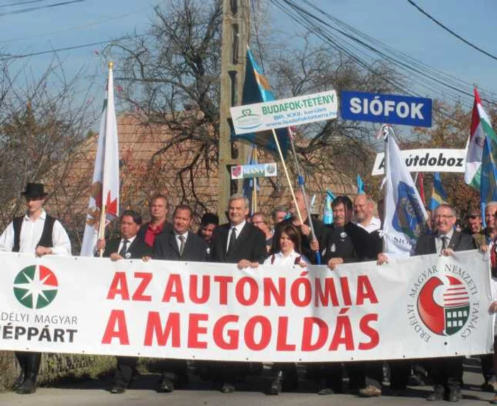 La marşul secuilor a participat şi Tokes Laszlo. FOTO: Ramona Găină