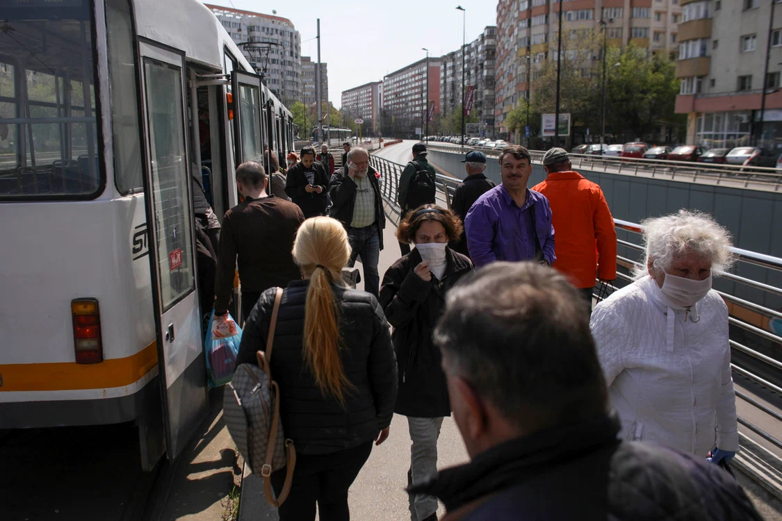 După ce și-au terminat cumpărăturile, oamenii s-au îndreptat spre stațiile STB