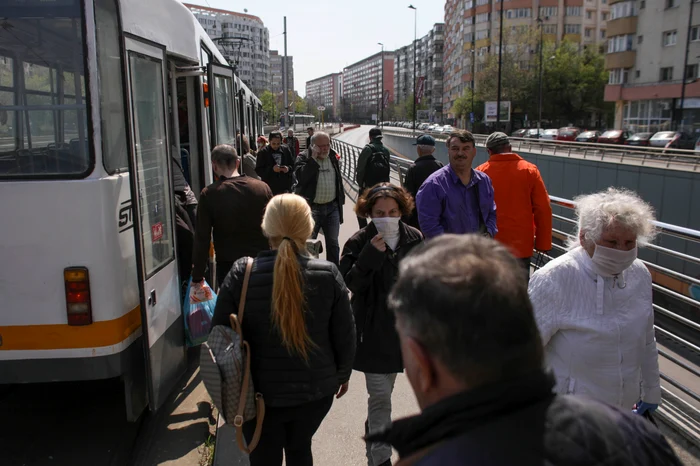 După ce și-au terminat cumpărăturile, oamenii s-au îndreptat spre stațiile STB