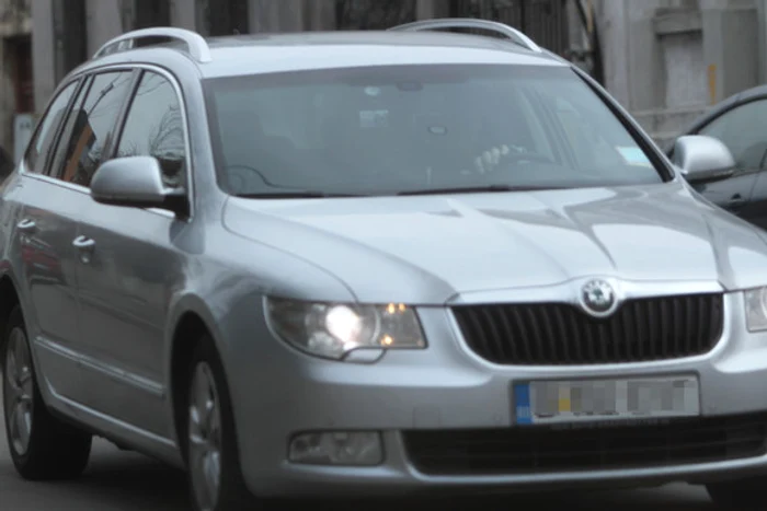 
    Emil Mitrache, alias  Americanu’, din serialul “La  Bloc”, este acum şofer uber  şi face cu maşina personală  