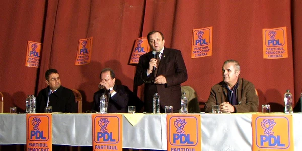 vasile blaga nu e interesat de discursul lui gheorghe flutur