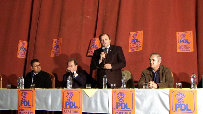 Vasile Blaga n-a fost atras de discursurile de susţinere ale colegilor foto: Claudiu Dumitrache