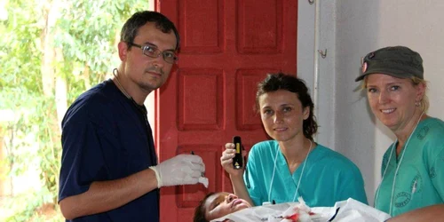 medic emil barbu in africa foto arhiva personala