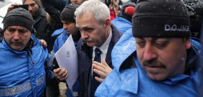 Liviu Dragnea a fost protejat de un dispozitiv al jandarmilor atunci când a venit la proces