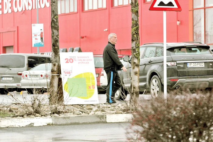 În ciuda poveștilor că ar avea iubită tinerică, rocker-ul are la el tot lista de cumpărături a Lilianei Ștefan