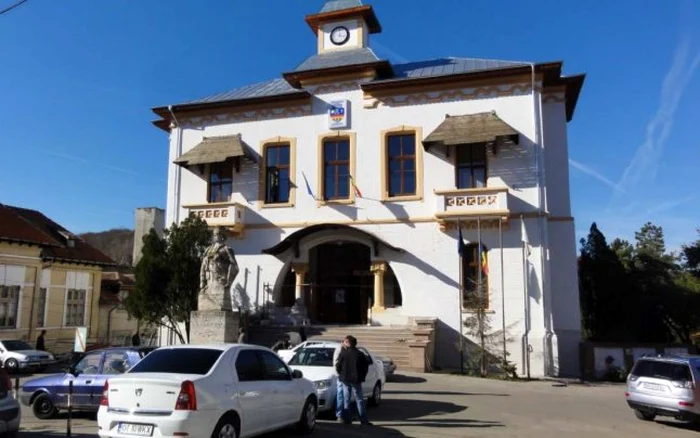 Examenul va avea loc la Primăria Slatina spre sfârşitul lunii. Foto: Adevărul