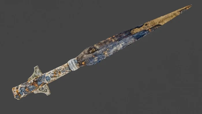 Suliță descoperită într-un lac din Polonia (© M. Popek / Muzeum Pierwszych Piastów na Lednicy)