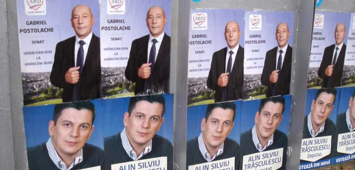 Alin Trăşculescu şi-a pus deja afişe electorale pe panouri Foto: Ştefan Borcea