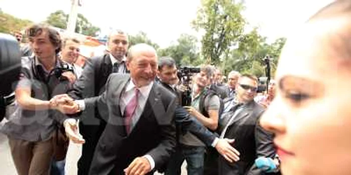 Basescu la Chisinau Baie de multime