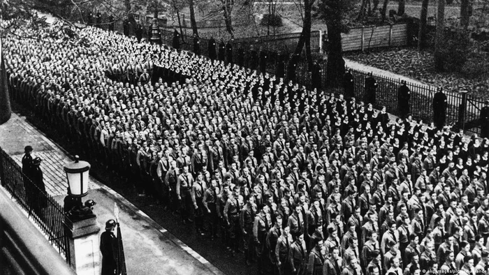 Marș al Tineretului Hitlerist la München în 1935