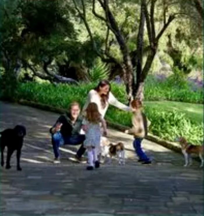 Meghan, Harry, Archie și Lilibet în felicitarea de Crăciun