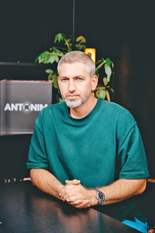 Sandu Băbaşan este un cunoscut  antreprenor în IT, născut în  Satu Mare şi stabilit la Cluj-Napoca