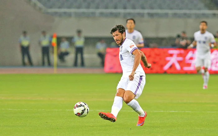 Cristi Tănase joacă de câteva luni în prima ligă chineză şi se află într-o postură nouă pentru el