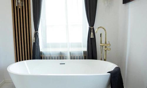 trenduri de design in 2026 pentru baie elegan a tonuri naturale i obiecte de suflet1 (2) jpg