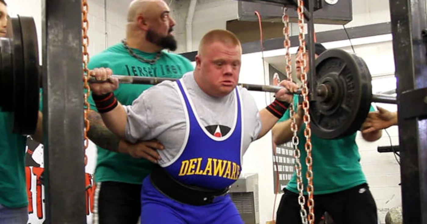 Jonathan Stoklosa participă la competiţii de ridicare de greutăţi alături de atleţi sănătoşi FOTO CBS News
